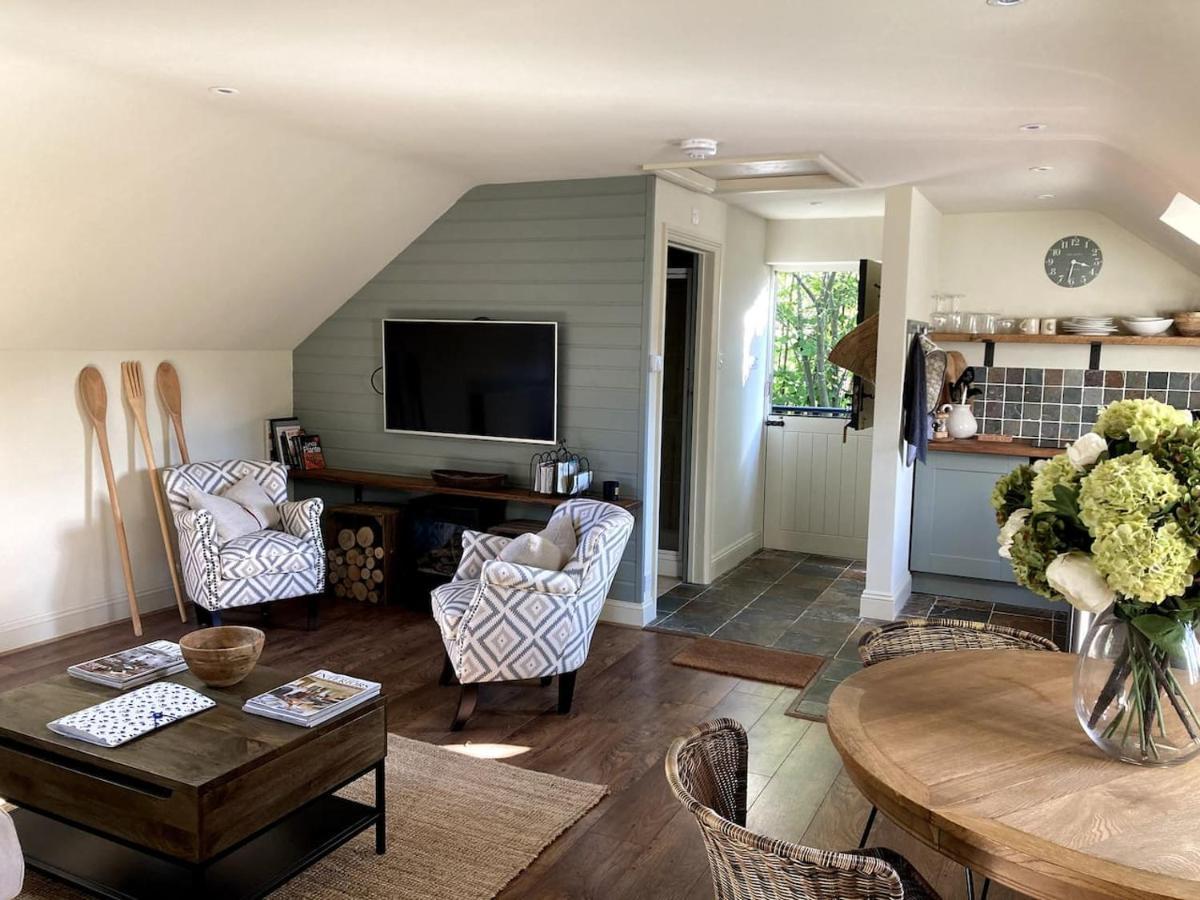 Larkham Loft Apartment Teffont Magna ภายนอก รูปภาพ