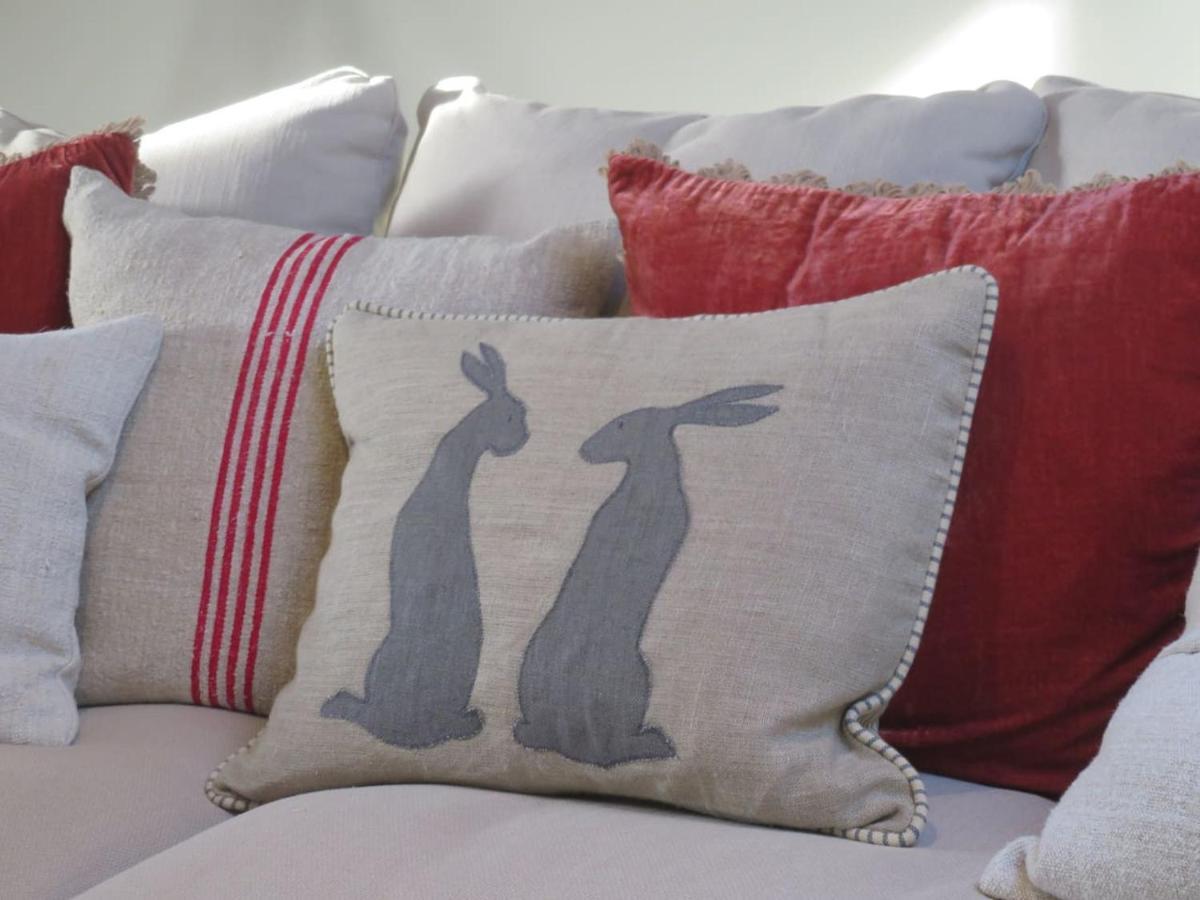 Larkham Loft Apartment Teffont Magna ภายนอก รูปภาพ