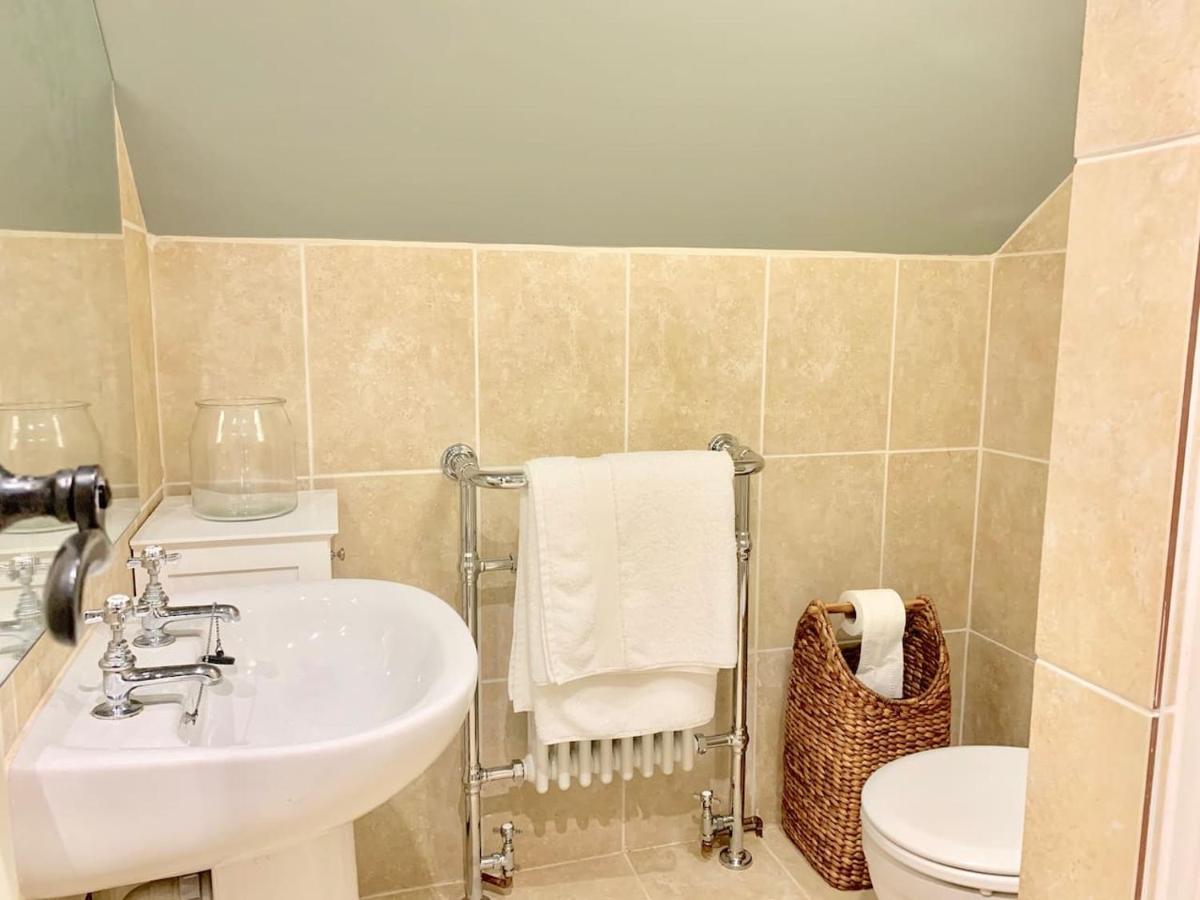 Larkham Loft Apartment Teffont Magna ภายนอก รูปภาพ